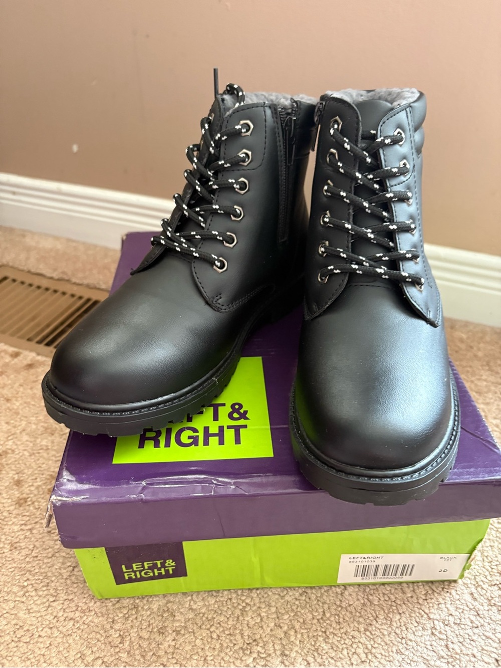 Left & Right Unisex Kids Winter boots, size 2.